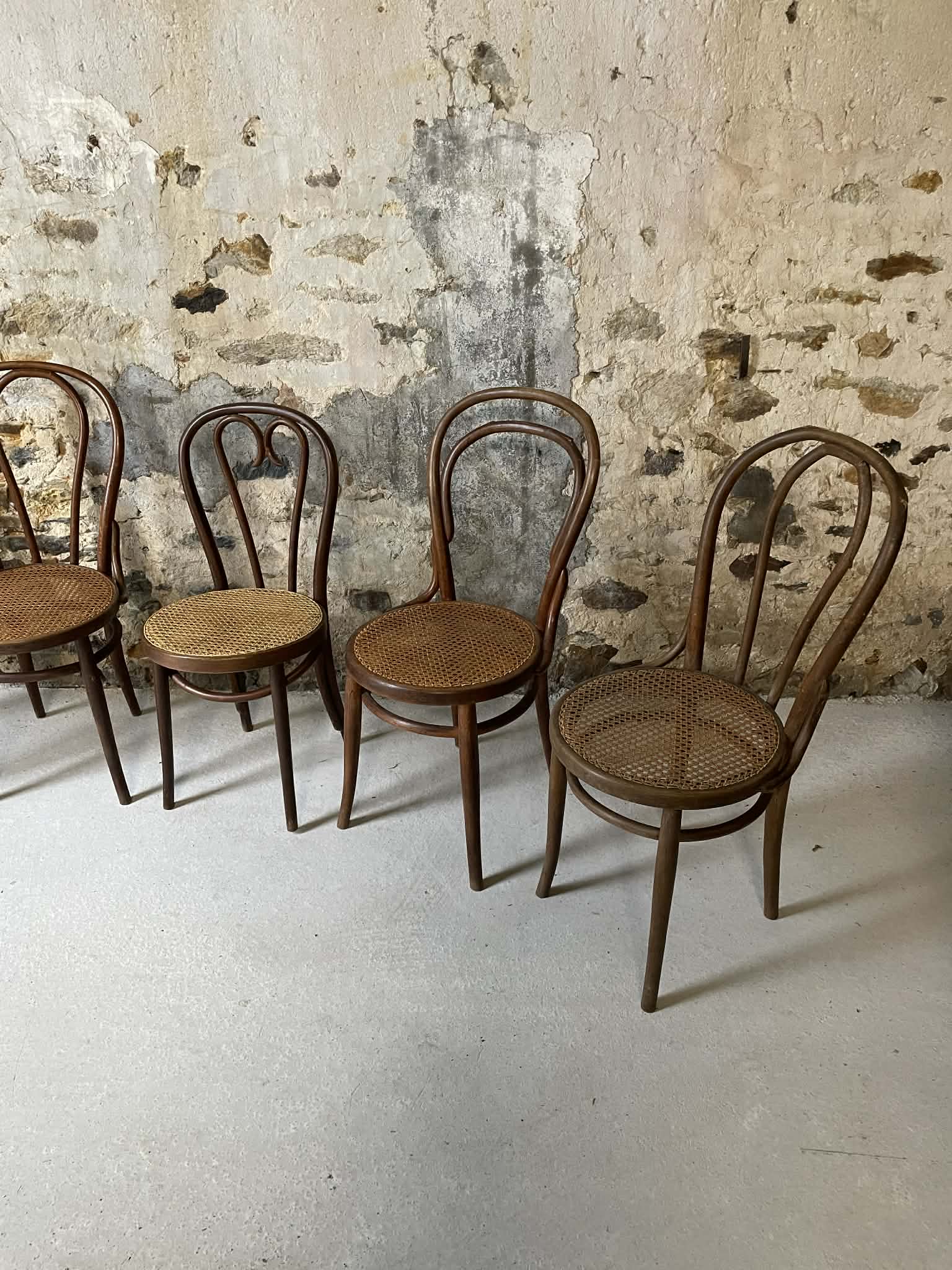 Lot de 5 chaises bistrot en bois courbé et cannage