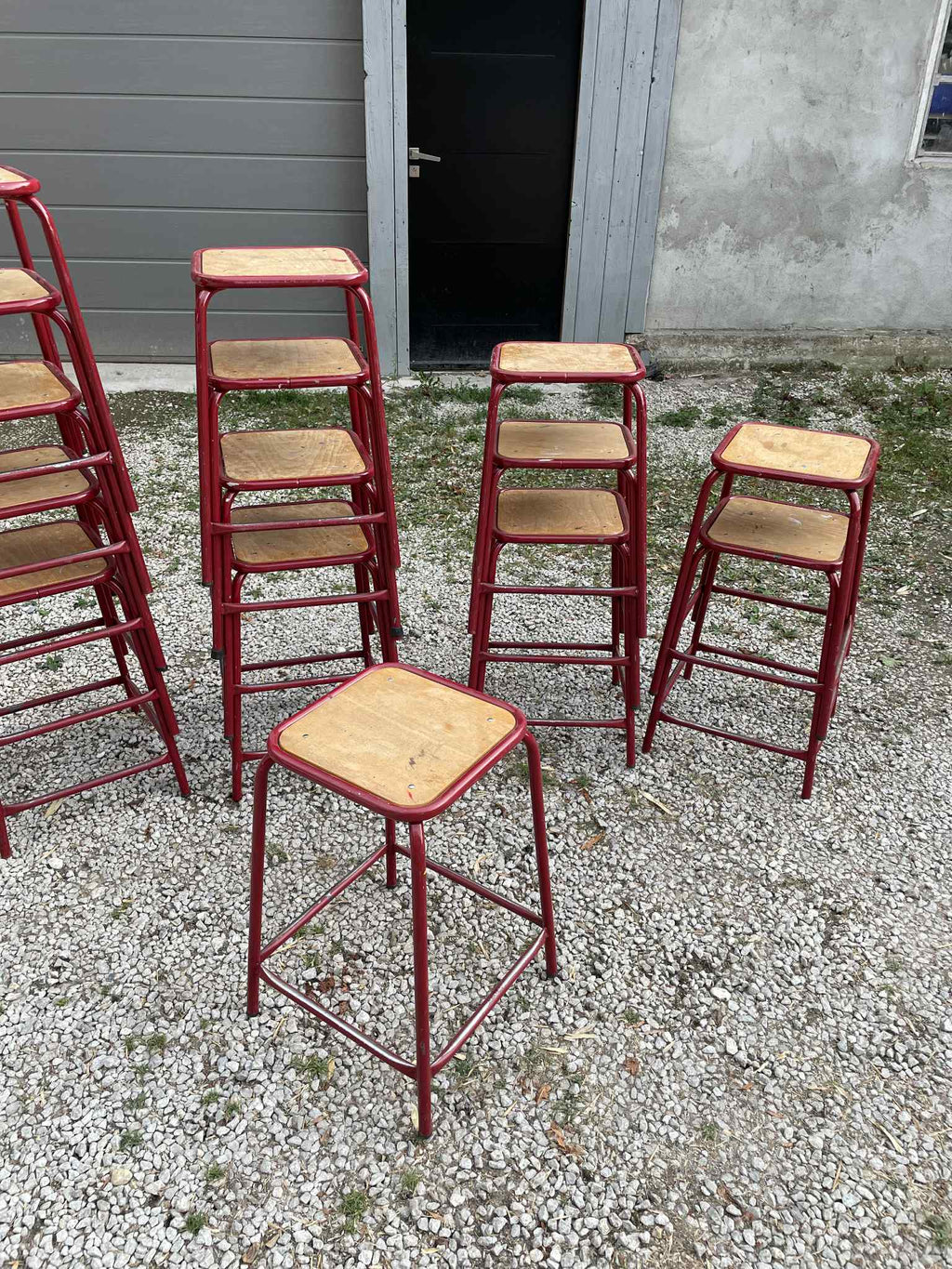 Tabourets anciens d'école
