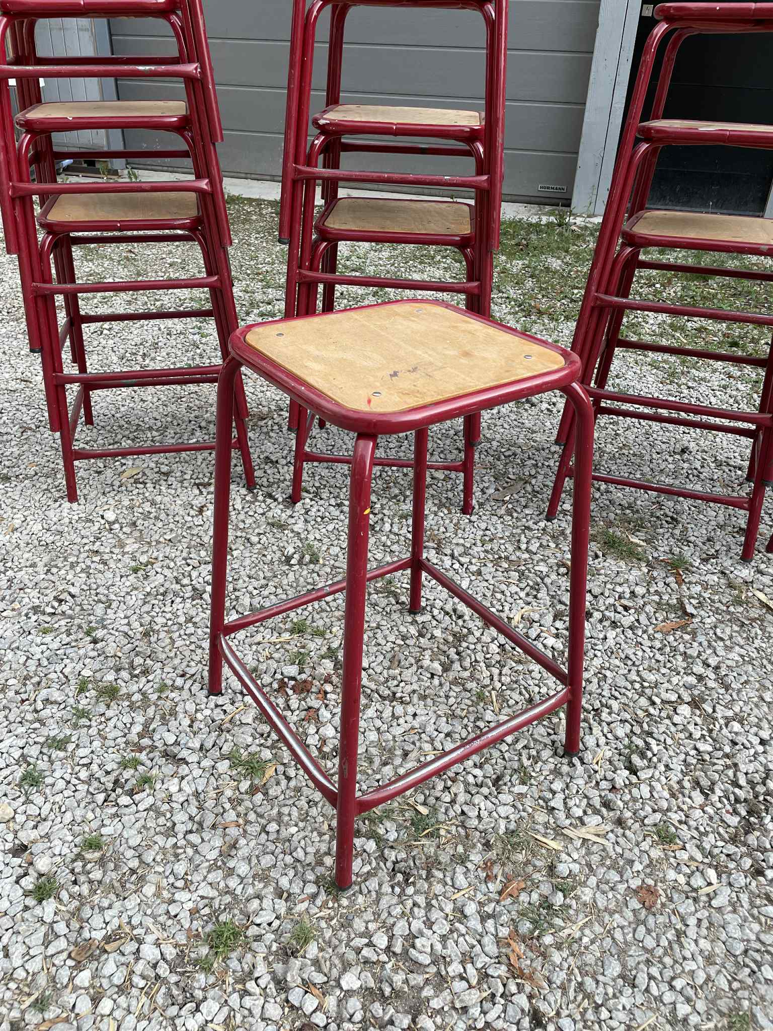 Tabourets anciens d'école
