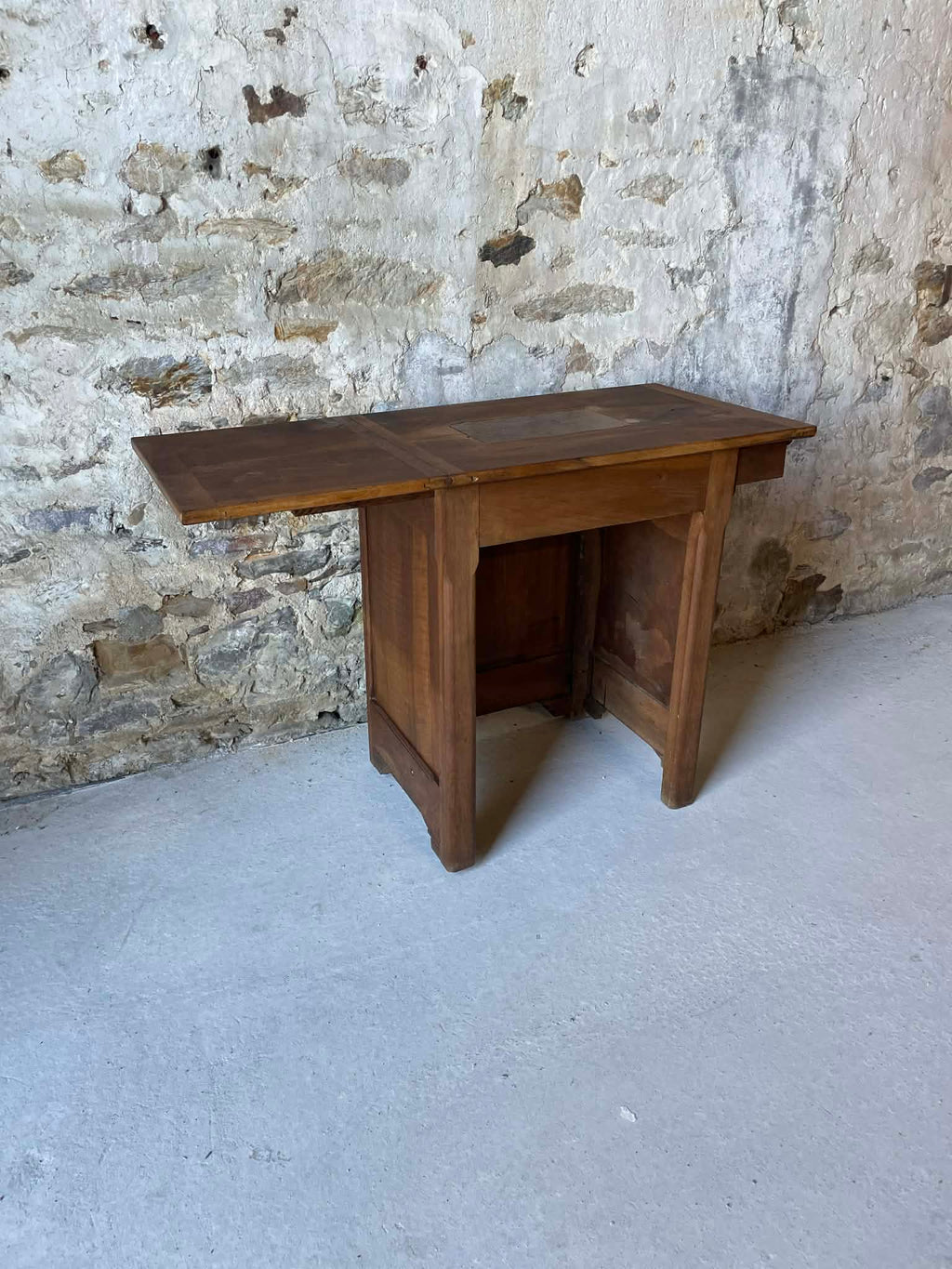 Petite table ancienne en noyer avec rallonge – bureau / desserte