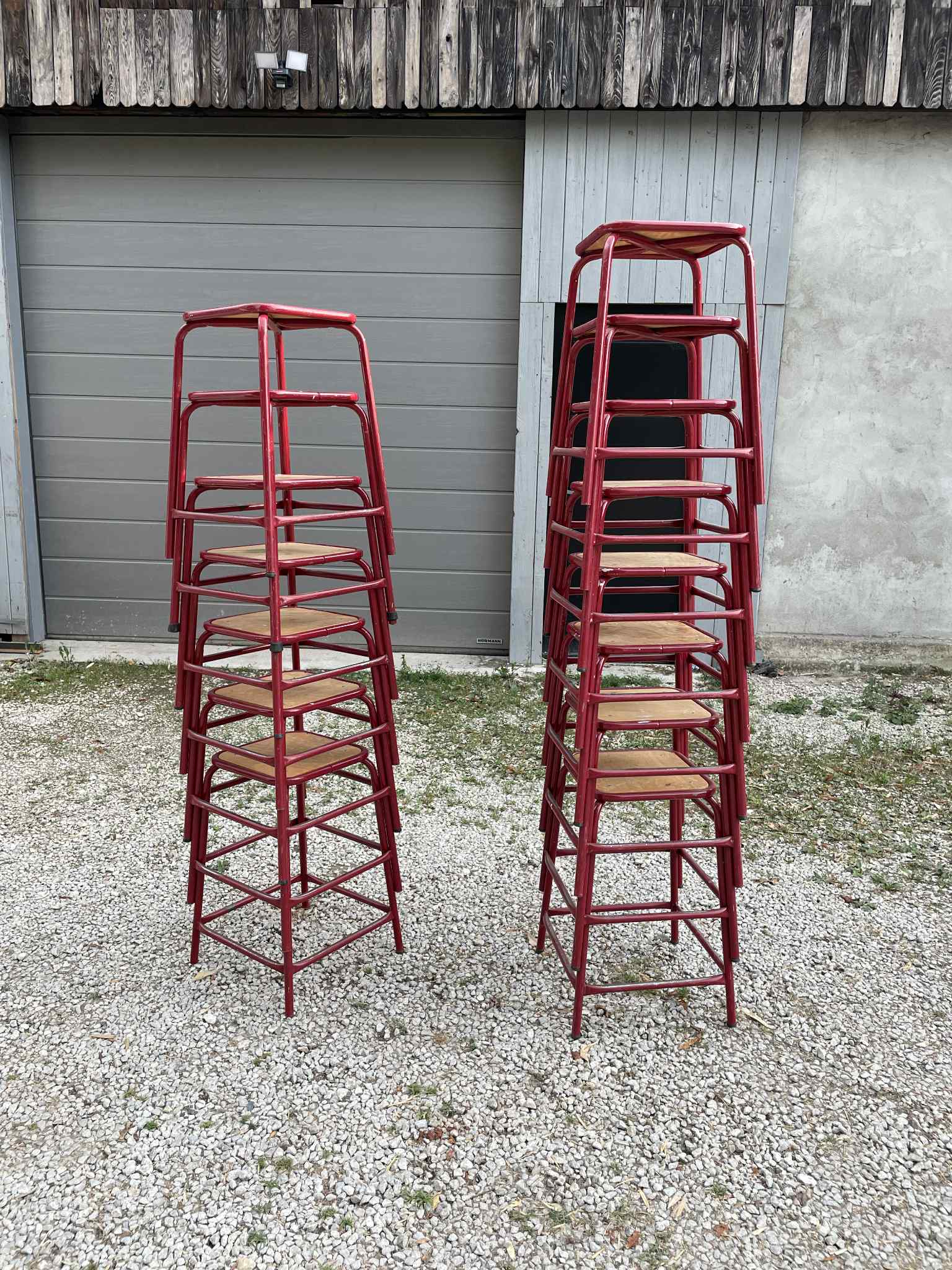Tabourets anciens d'école