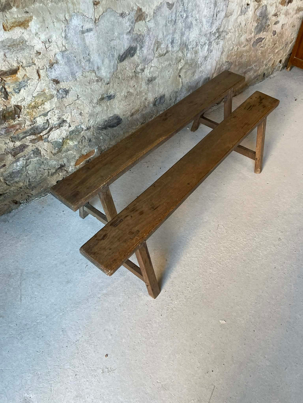 Lot de 2 bancs ancien en bois massif – style rustique