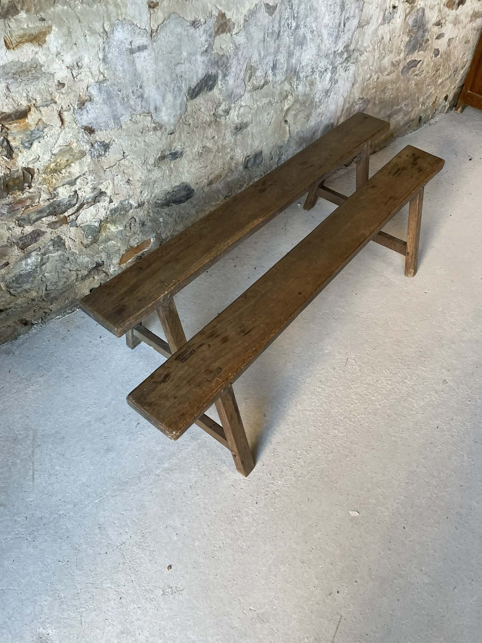 Lot de 2 bancs ancien en bois massif – style rustique