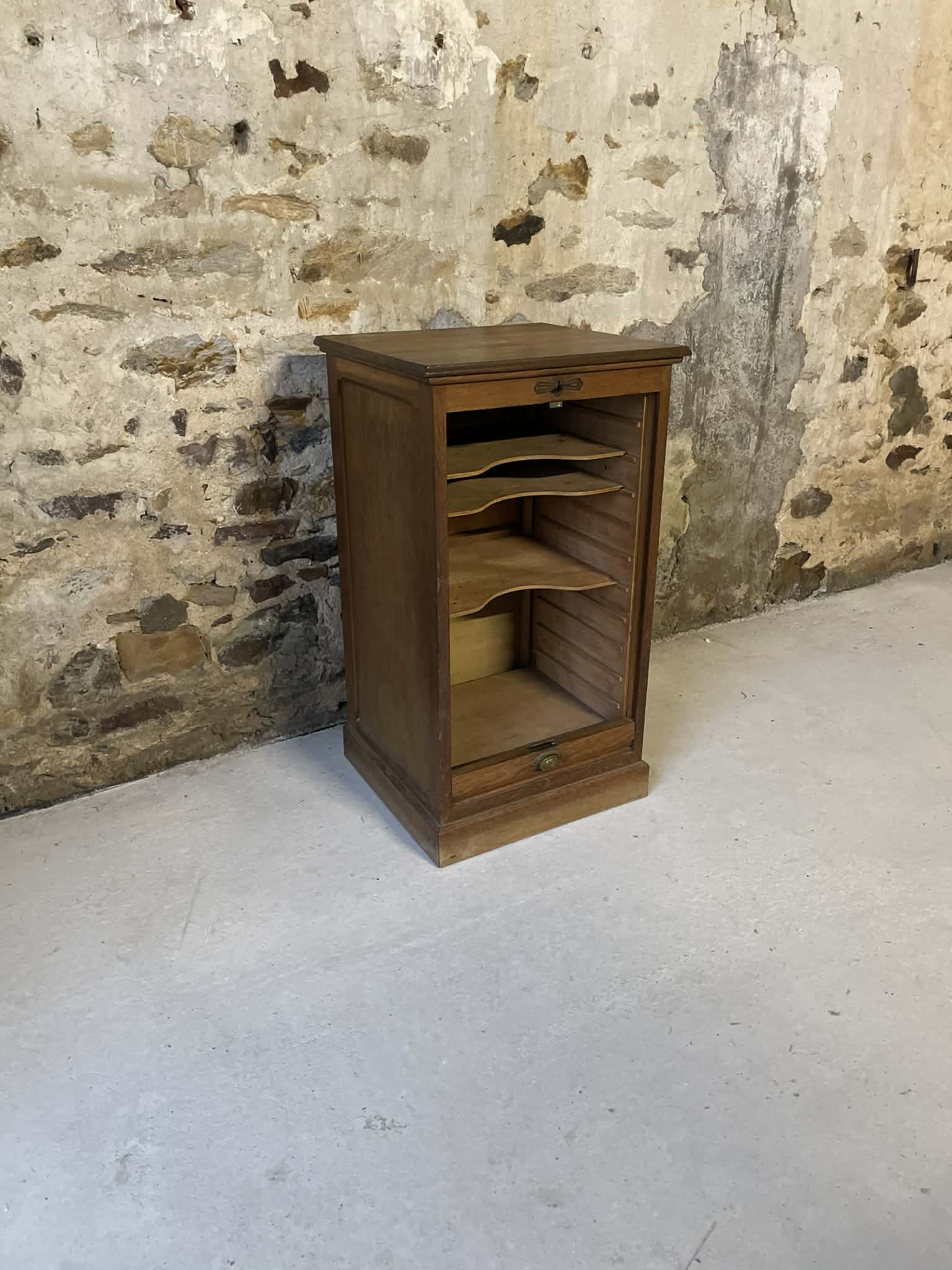 Meuble à rideau vintage en bois