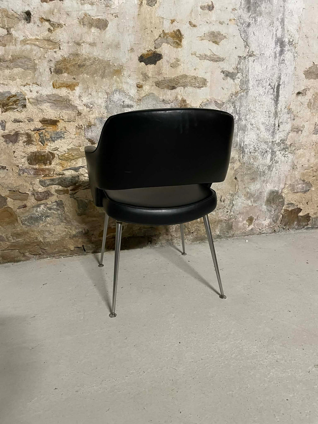 Fauteuil conférence design noir pieds métal style contemporain
