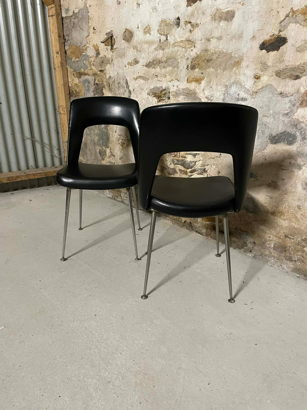 Lot de 2 chaises design noir pieds métal style contemporain