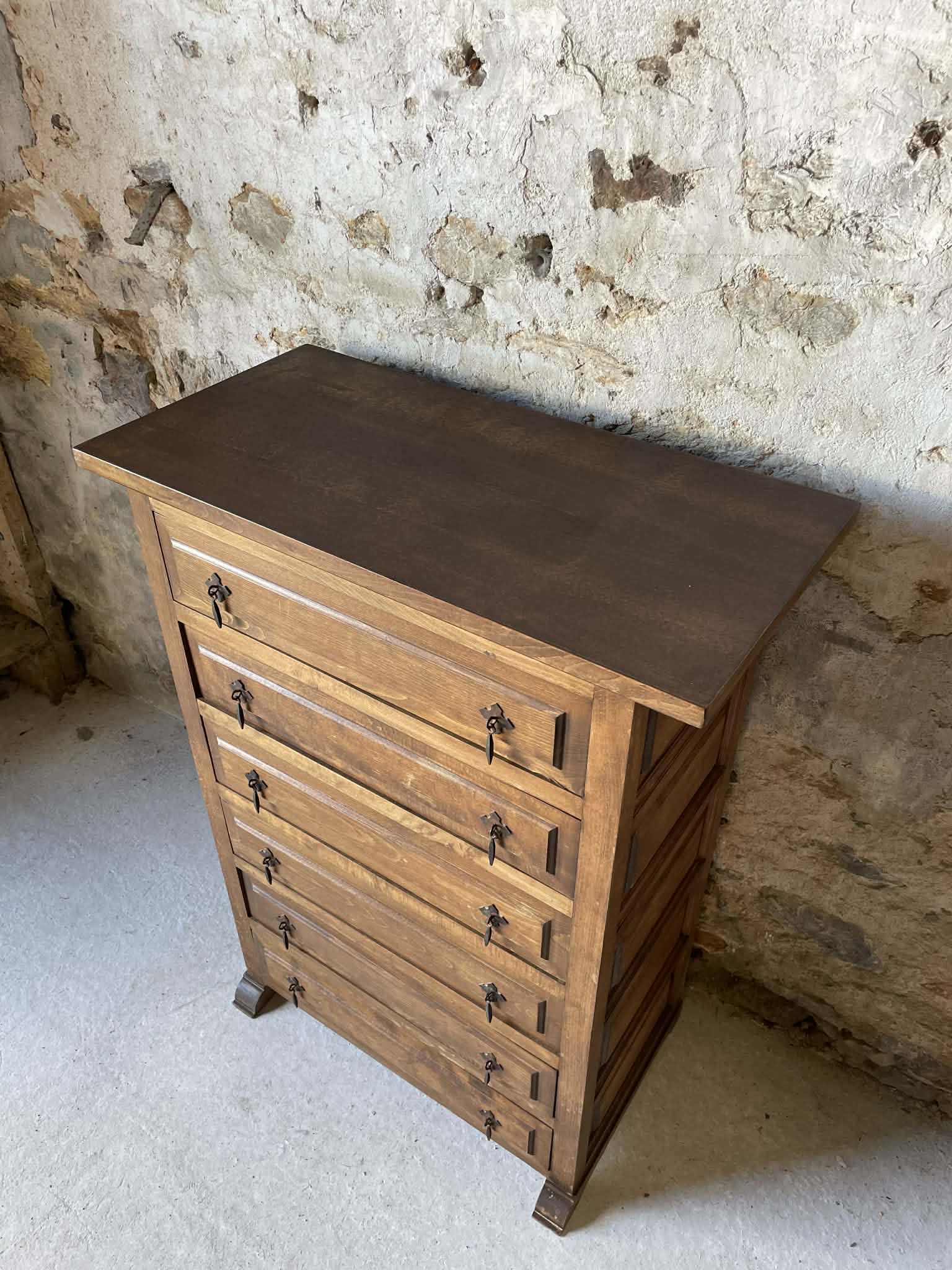 Commode écossaise en bois d’olivier – 6 tiroirs