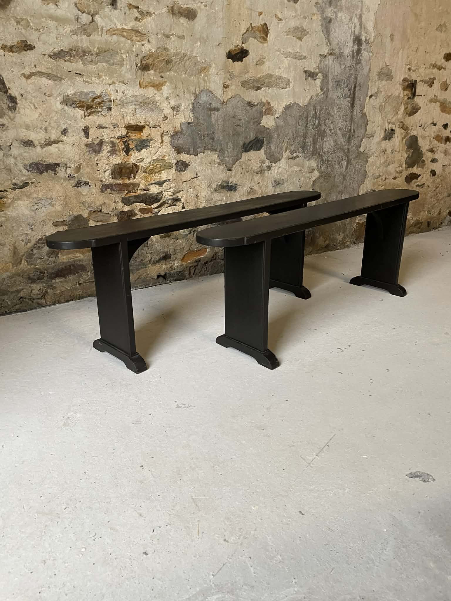 Paire de bancs en bois massif noir