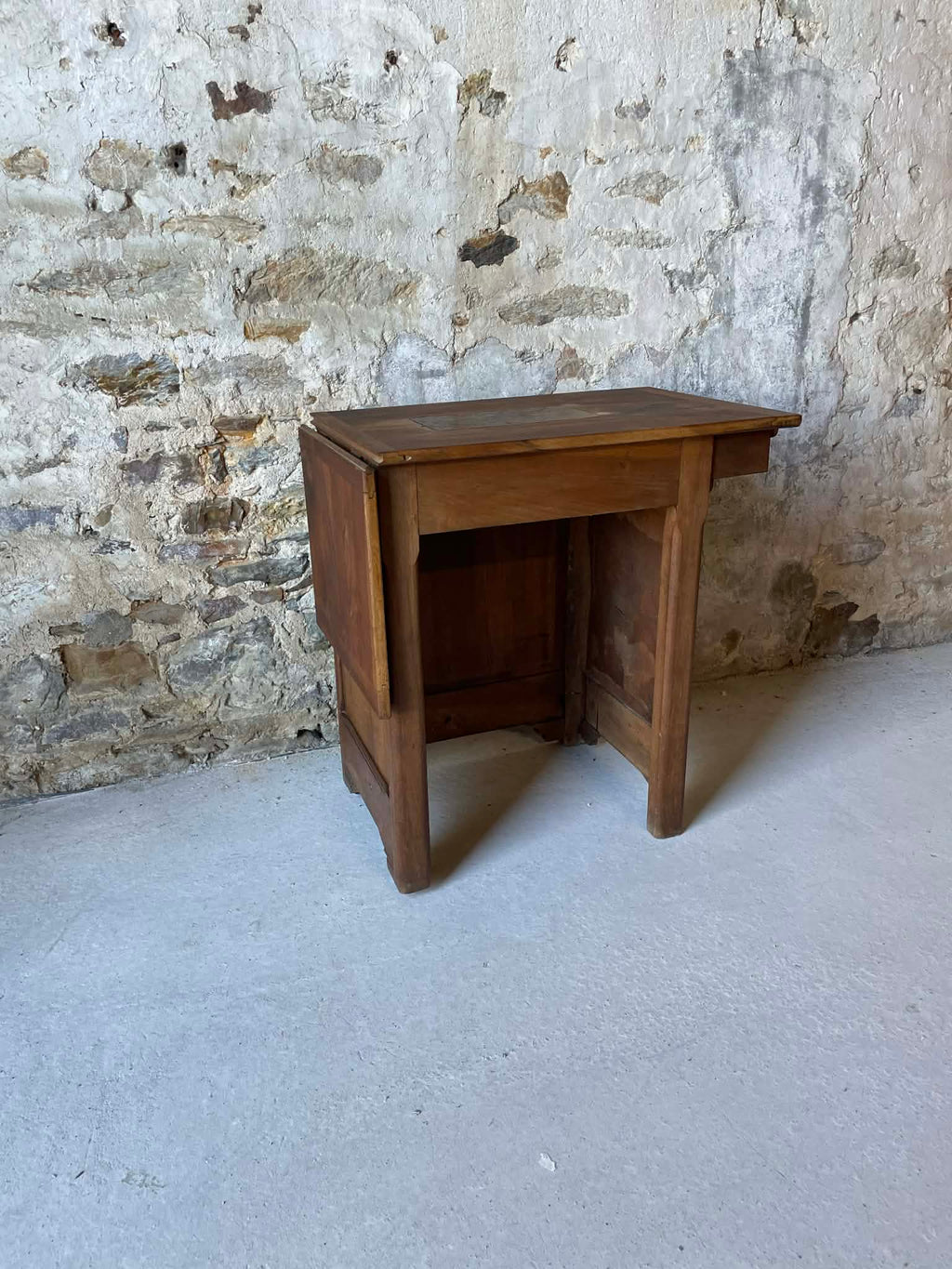 Petite table ancienne en noyer avec rallonge – bureau / desserte